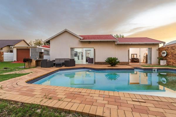 What a family home!!! Another exclusive mandate by Rosie Viljoen Real Estate. Brand New just come onto the market and lots to offer. ...