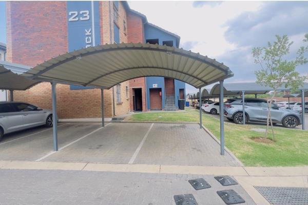 • 2 Bedroom, 1 bathroom and 1 Parking for sale in Johannesburg South.
This is a ground floor unit &#160; comprising of 2 bedrooms, 1 ...