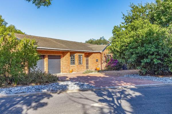 Welcome to a home that blends functionality and comfort. The open-plan design seamlessly connects the kitchen, dining room, and family ...