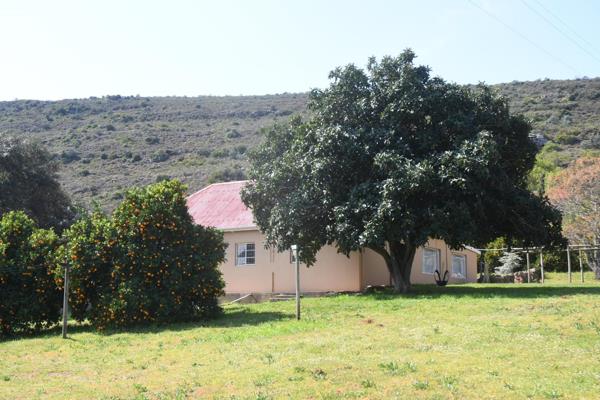 Unique opportunity to own a mini-farm on top of the Piketberg Mountains, with absolutely glorious views all round.

Only one and a half ...