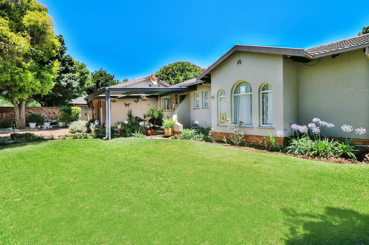 3 Bedroom House for sale in Terenure P24113753980