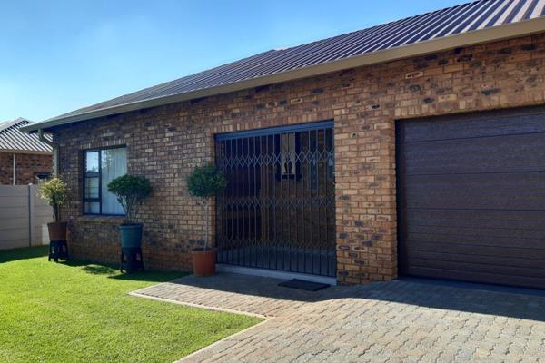 Three bedrooms, 2 bathrooms, open plan lounge/ kitchen /and dining room, double lock up garages with direct entry to home. Solar that ...