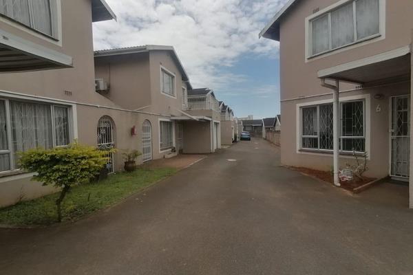 This attractive unit is perfect for someone who is looking for a lock up and go lifestyle, or just the convenience, privacy and ...