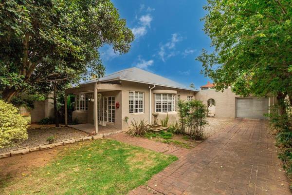 Nestled in the idyllic and leafy green suburb of Sydenham we present you with this lovely 3 bedroom family home. 

This home offers a ...