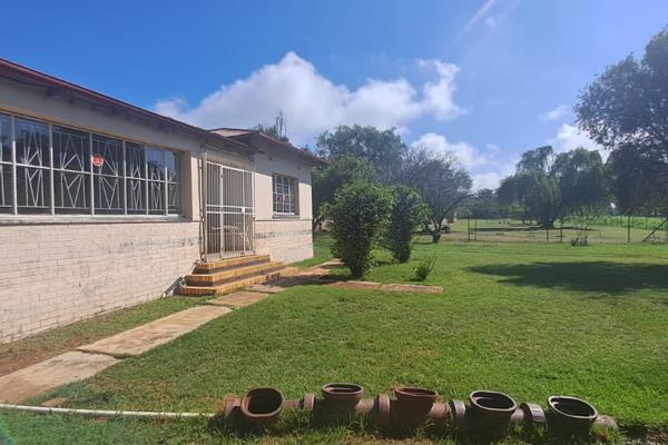 Countryside living at its best! 

This farm consists of the following 2 Buildings – the main house has three bedrooms, a bathroom ...