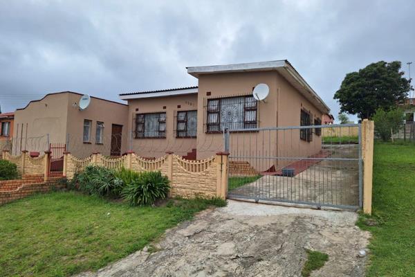 A sole mandate
ID Properties is proud to present this beauty of a new home!
 A nice 3 bedrooms house in Mdantsane with a living room ...