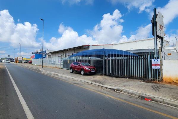 This property consists of two stands and is primely located in Wynberg, giving it ...