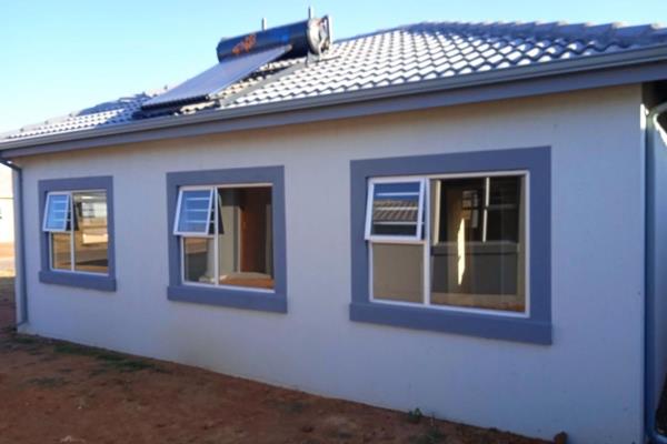 Free stands units, Erf size 220sqm, pre paid electricity, open living, solar geyser, all ...