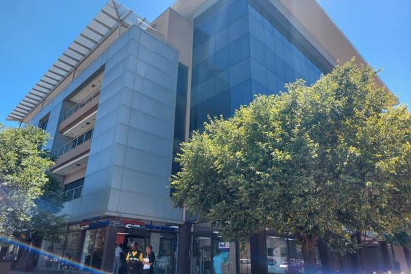 This office building is located in the heart of Parktown within close proximity to Wits ...