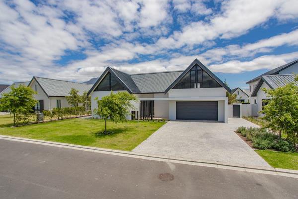 This stunning new 5 bedroom home is located in the prestigious Val de Vie estate, specifically in the La Vue neighborhood. The house ...