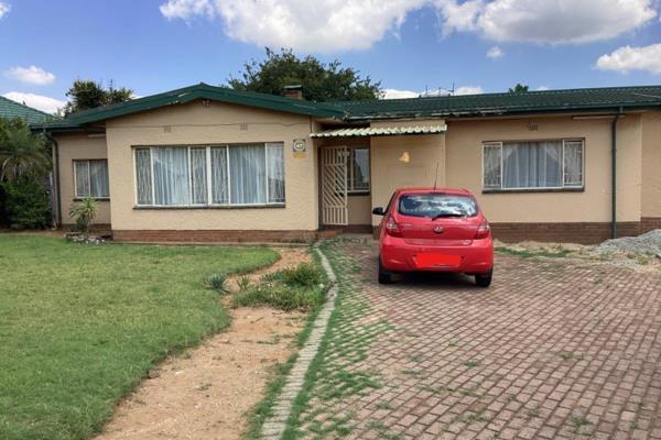 Welcome to a stunning four bedroom house for sale in Witpoortjie. This home offers a spacious dinning room, beautiful lounge, a dinning ...