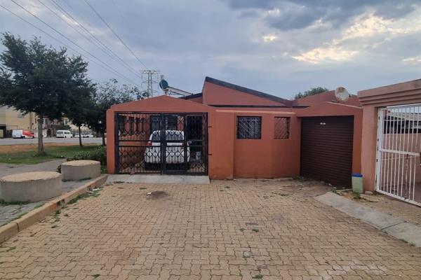 3 Bedroom house with a flatlet for sale in Westbury offering:
Kitchen with built-in cupboards.
Open lounge and dining areas.
3 decently ...