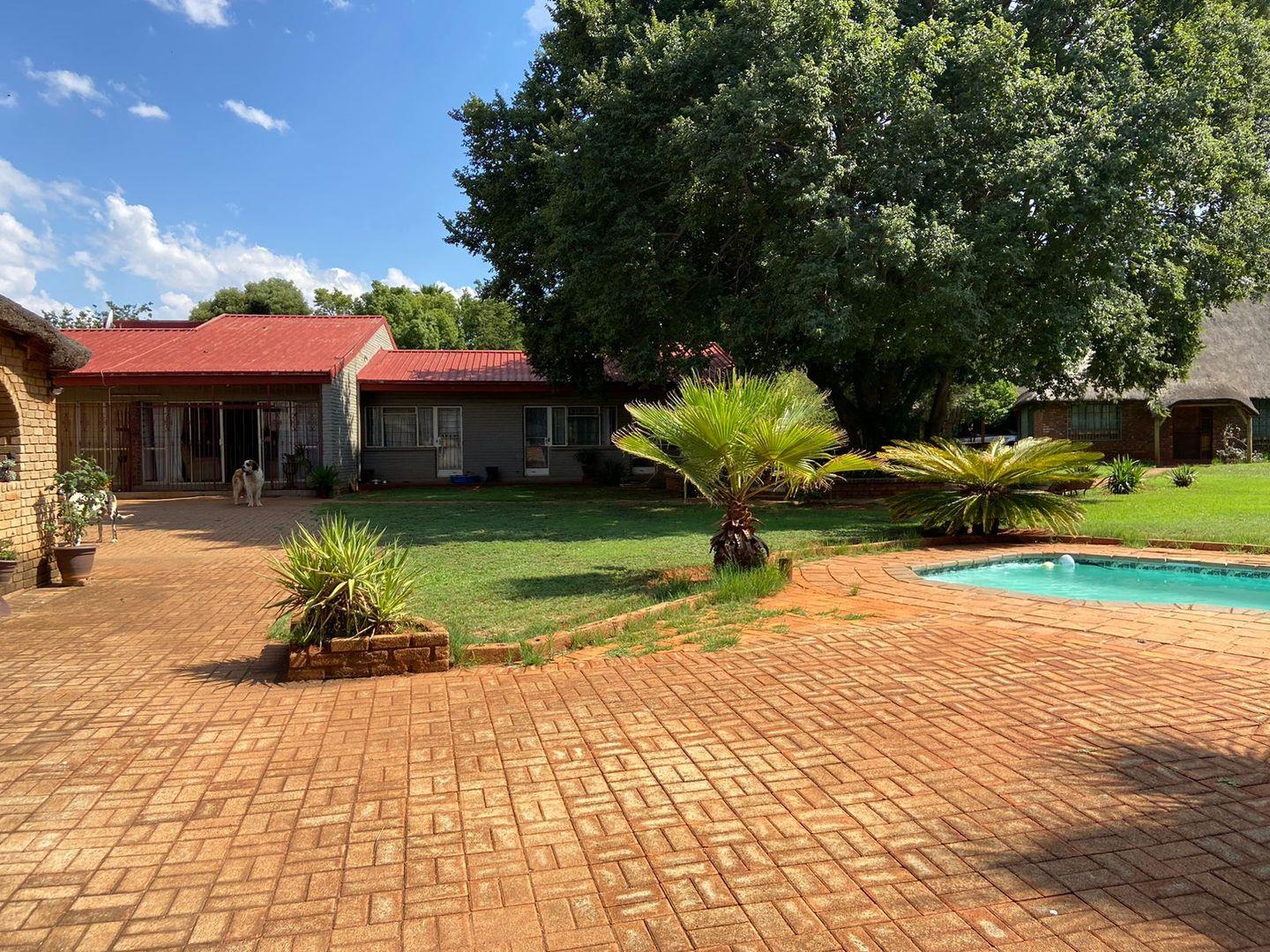 3 Bedroom House for sale in Watersedge AH P24113770392