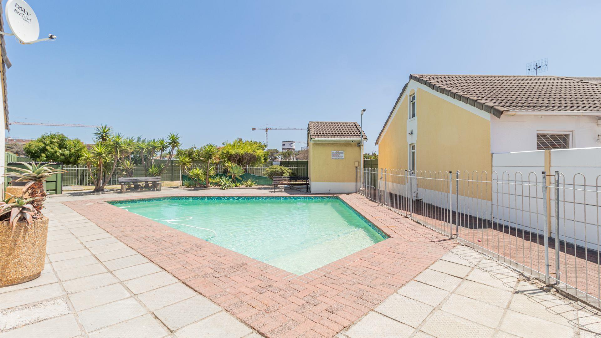 2 Bedroom Townhouse for sale in Thornton P24113774733