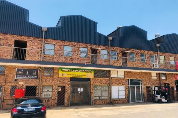 150sqm for rent just off the R55
At the entrance of laudium 
Very close to all major ...