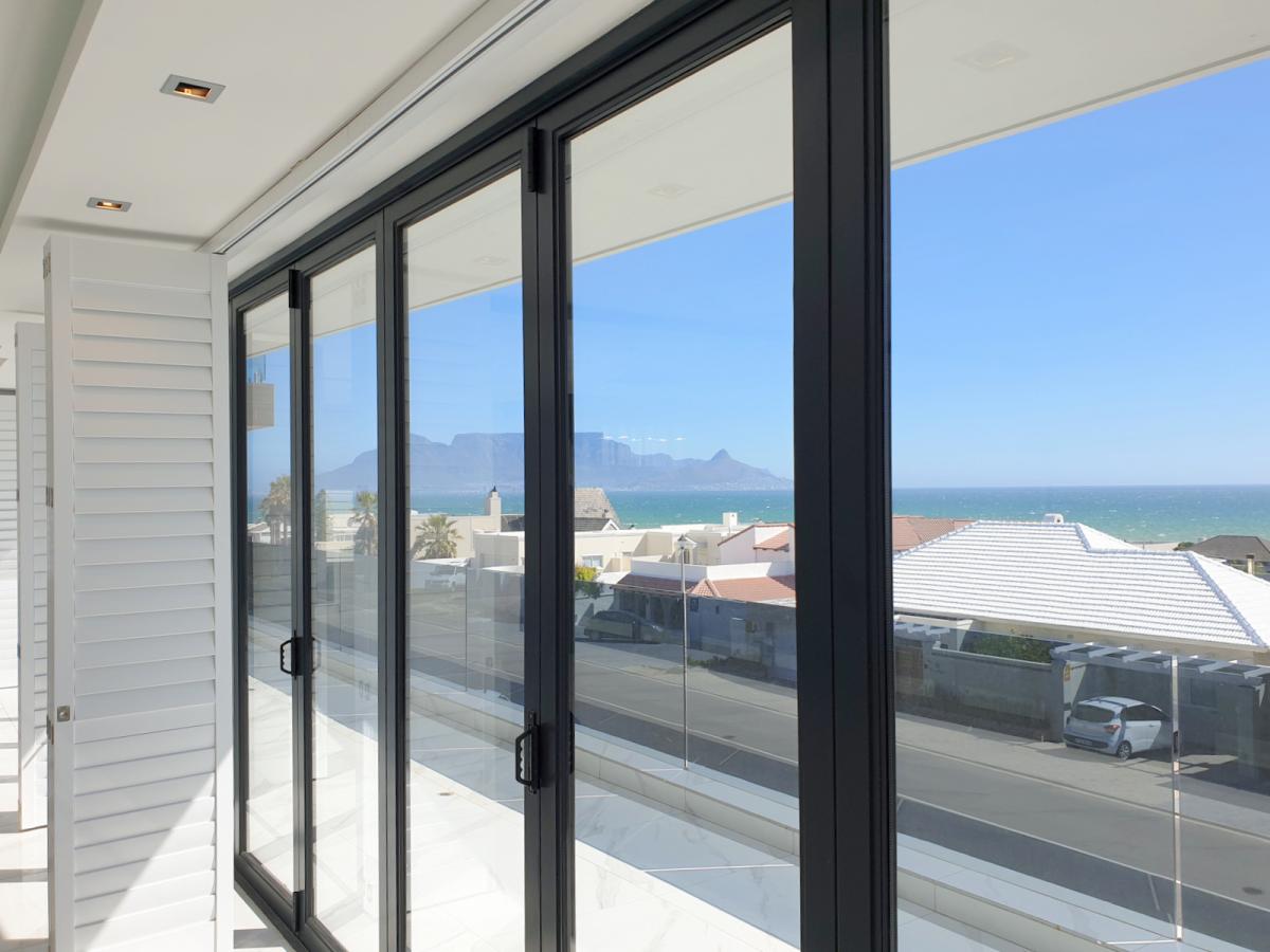 5 Bedroom House for sale in Bloubergstrand 32 Sir David Baird Drive P24113775407