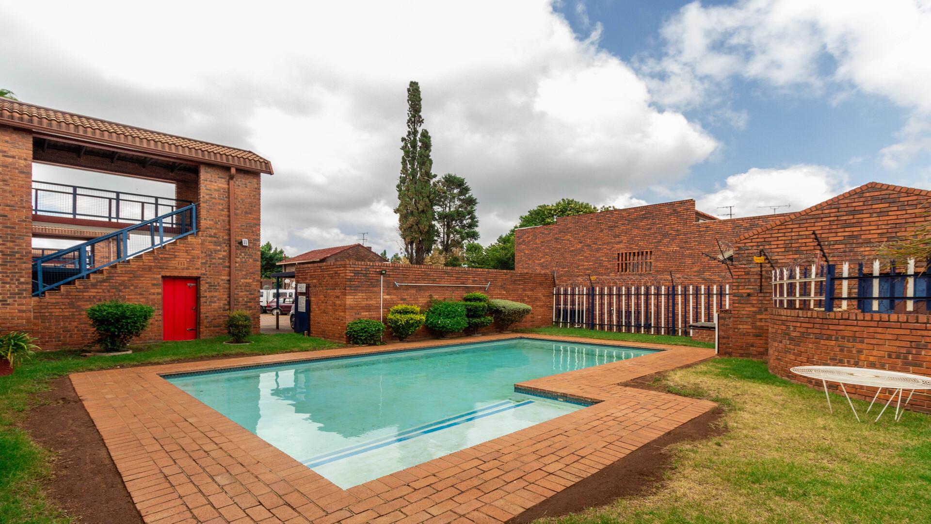 2 Bedroom Apartment / flat for sale in Windsor East P24113776172