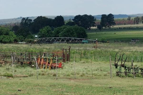 This farm is situated on the border of Witbank Central and Balmoral.  

143 Hectares, water rich farm available. 3 Pivots of 3 hectares ...