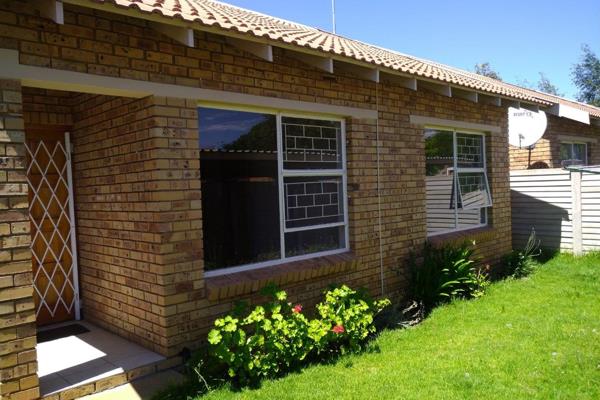 Quaggafontein, Neat 3 Bedroom Townhouse with 2 bathroom, kitchen and lounge area, with a small garden, Carport, No Petsn Water &amp; ...