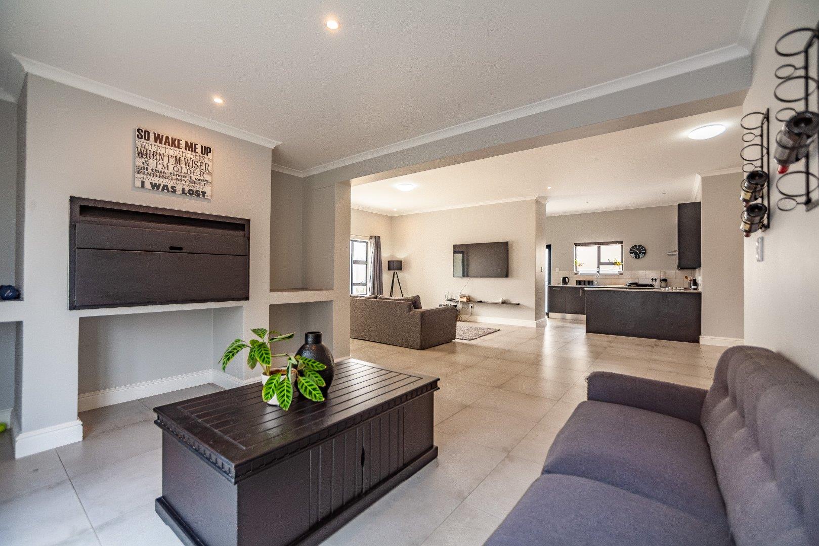 3 Bedroom House for sale in Tara P24113779338