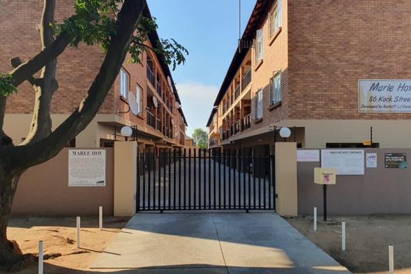 Very neat open plan with 2 bedrooms situated in a quiet area but close to the CBD, shops, filling stations, schools and sports fields. ...