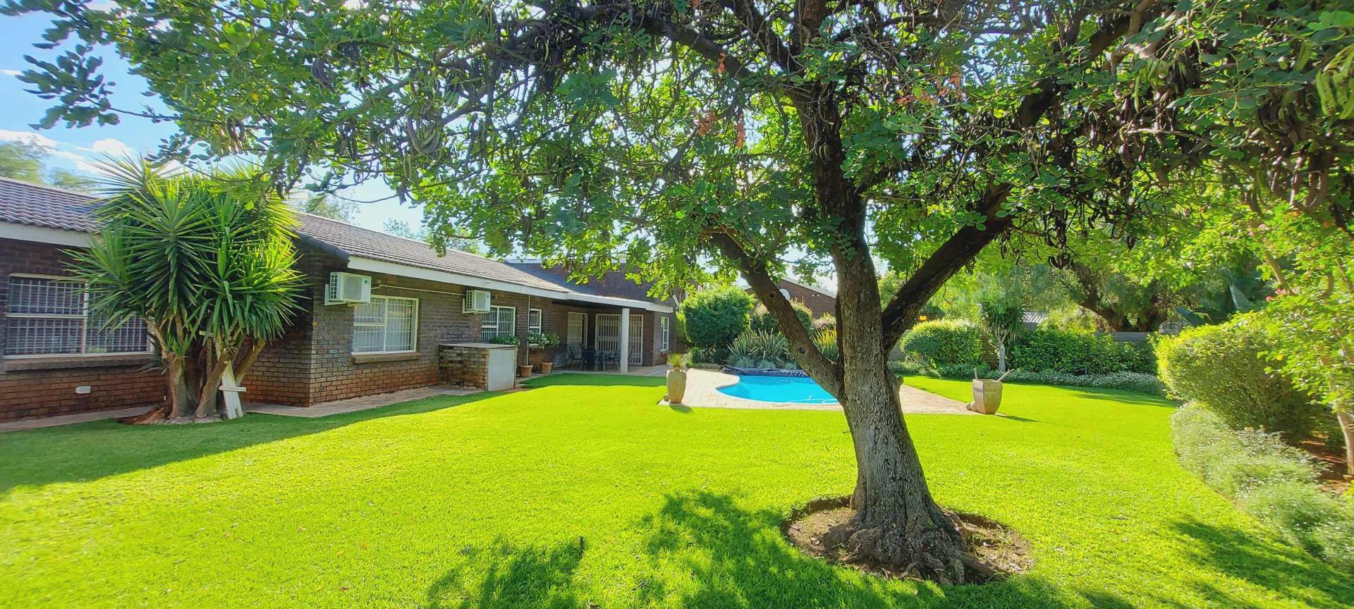 4 Bedroom House for sale in Riviera Park P24113745727