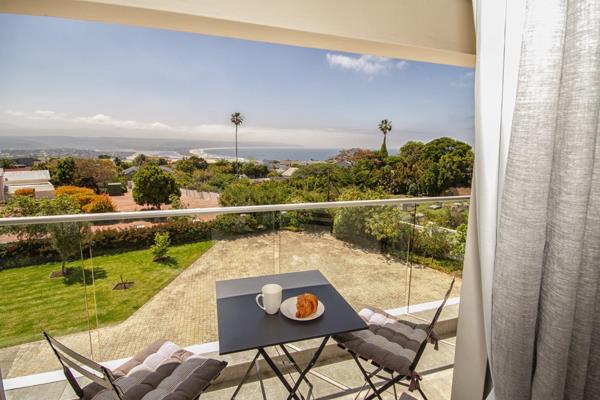 Looking for the perfect rental opportunity in Plettenberg bay look no further.  This fully furnished, three bedroomed apartment, with contemporary interior finishes,  and simply breathtaking views over the lagoon, ocean and ...