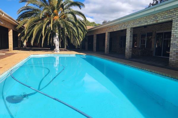 Nestled in the heart of the Western Cape Winelands, just north of Paarl, this countryside property offers the best of both worlds – ...
