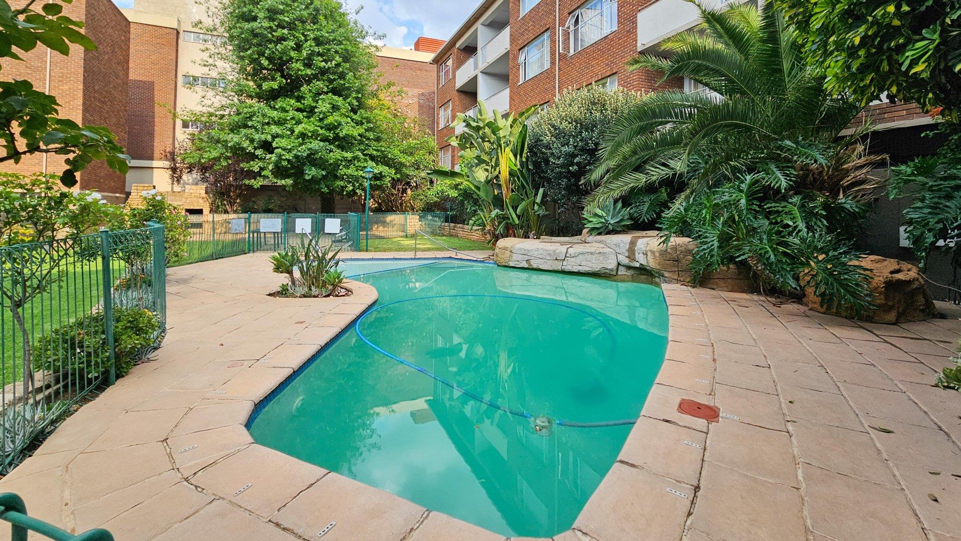 2 Bedroom Apartment / flat for sale in Gresswold P24114667095