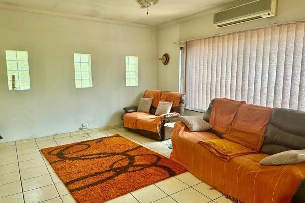 Looking for a big property wat an affordable price?
This house offers 4 large Bedroom,2.5 bathrooms,2 lounges with a dinning area,a ...