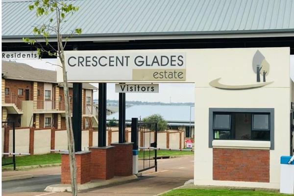 2 Bed Flat in Sagewood 
 2Beds 
 1Baths 
 1Garages 
 Stunning two Bedroom, ground floor, Apartment available for rental at Crescendo ...