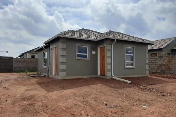 A 3 Bedrooms New Development Houses For Sale in Reiger Park, Boksburg.

Open Plan Lounge/ kitchen
3 Bedrooms
2 Bathroom
Tuscan ...