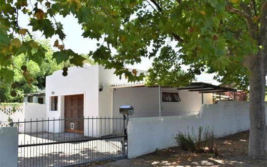 2 Bedroom House for sale in Villiersdorp