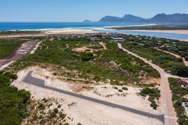 The large vacant plot in the secure Middlevlei resort, situated close to the lagoon and nestled within a nature reserve, presents a ...