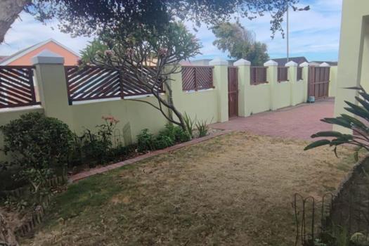 4 Bedroom House for sale in Strandfontein Village