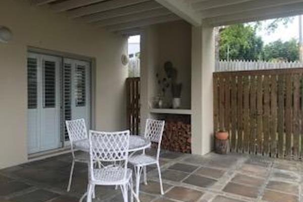 Dream property set in one of Knysna&#39;s most secure, townhouse village&#39;s.  A very light, and open unit, in a sought after,  well ...