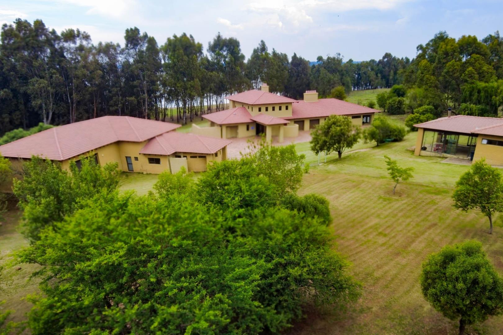 6 Bedroom House for sale in Oranjeville P24113801454