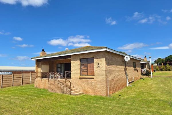 SOLE MANDATE
 
Nestled in the heart of Jeffreys Bay Central, this low-maintenance house beckons those in pursuit of an effortlessly ...