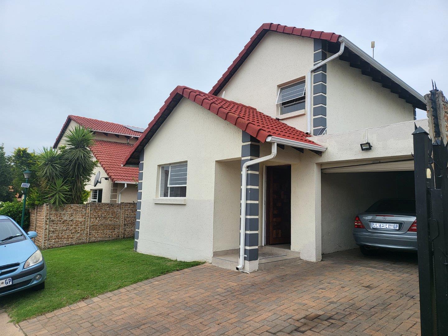 4 Bedroom House for sale in Buccleuch P24113801697