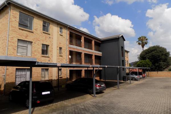 Why rent if you can own?

Introducing a charming upstairs unit in the beautiful suburb of Weltevreden Park. This delightful sunny ...