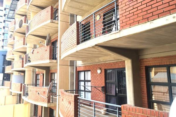 Bachelor Apartment AVAILABLE  IMMEDIATELY  in most popular complex , due to its proximity to the main WITS and UJ Campus , shops and ...