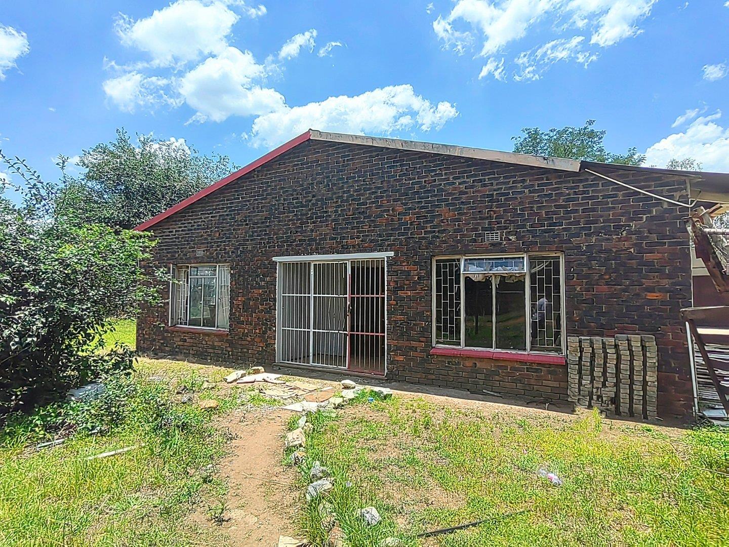 3 Bedroom House for sale in Vischkuil P24113807741