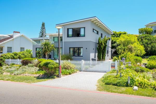 Exclusive mandate. Wake up to the breathtaking panoramic views of the Knysna Lagoon from ...