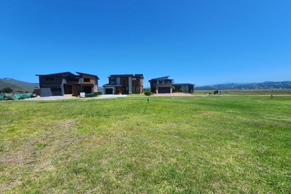 Situated in a lush &amp; peaceful eco estate is this level 677m&#178; vacant stand. The ...