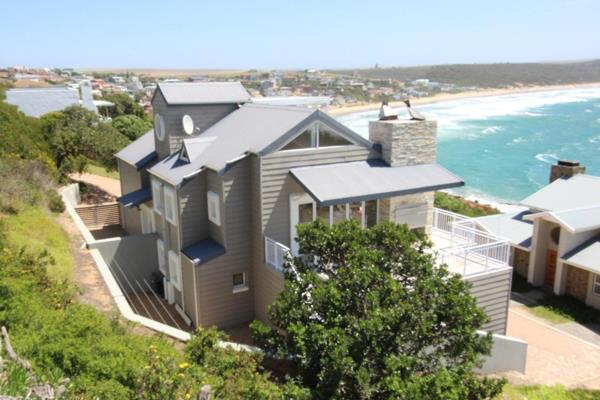 Welcome to 5 Karmosyn Road, a stunning house available for holiday rental. With its prime location and breathtaking ocean views, this ...