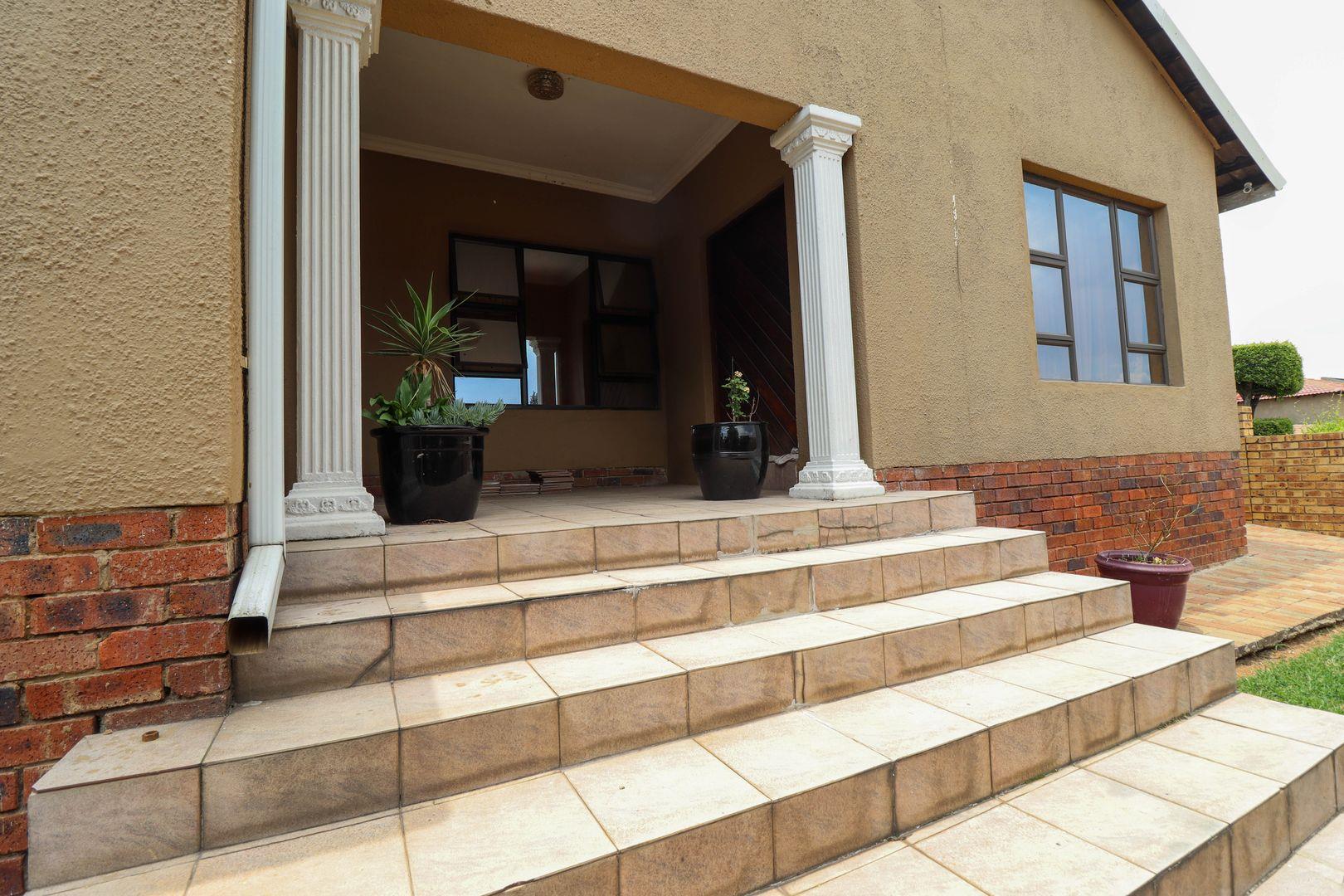 Alexandra East Bank Property Property and houses for sale in