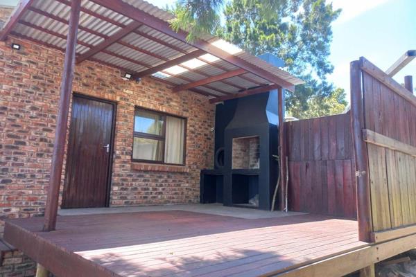 This sweet bachelor studio is located in Sherwood has a spacious 1 bed with kitchenette ...