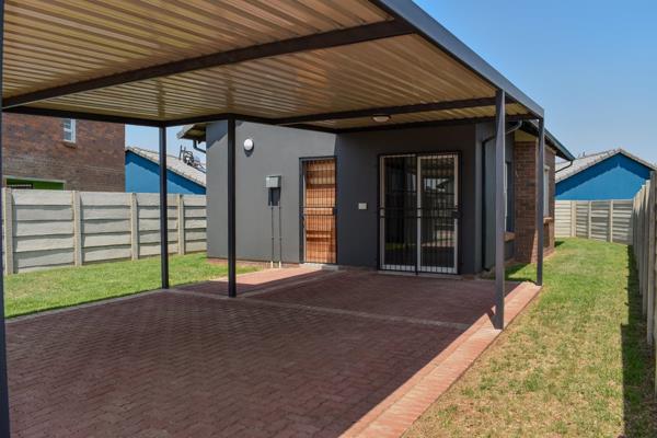 *  3 Bed Single Storey from R1.019M - R 11 000 PM 
*  3 Bed Double Storey from R1.469M - R 15 900 PM
*  4 Bed Double Storey from R1.590M - R 17 200 PM
 
Within walking distance to the new modern shopping centre and private school. Is there anything more convenient? But ...