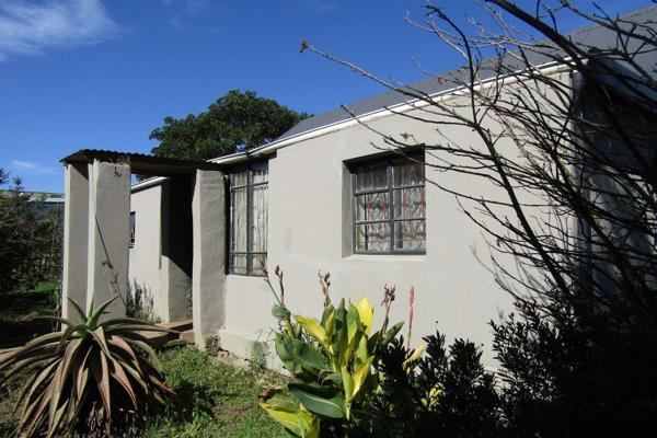 Fall in Love with the charm of this quaint, historical cottage situated on a very large stand and located in the central CBD
Offering ...