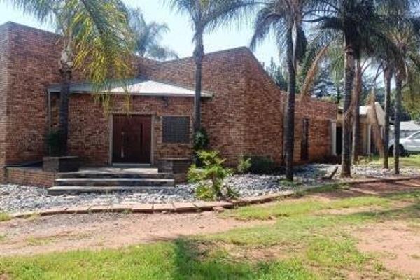 This plot in the heart of Centurion presents a myriad of possibilities! Spread across 1 hectare, the premises include a sizable ...